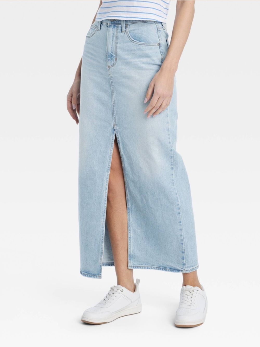 NWT Size 0 Universal Thread Light Wash Denim Jean Maci Skirt Front Slit
